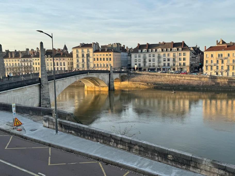 Appartement Avec Magnifique Vue Sur La Saone Et Son Balcon Chalon sur Saone Esterno foto